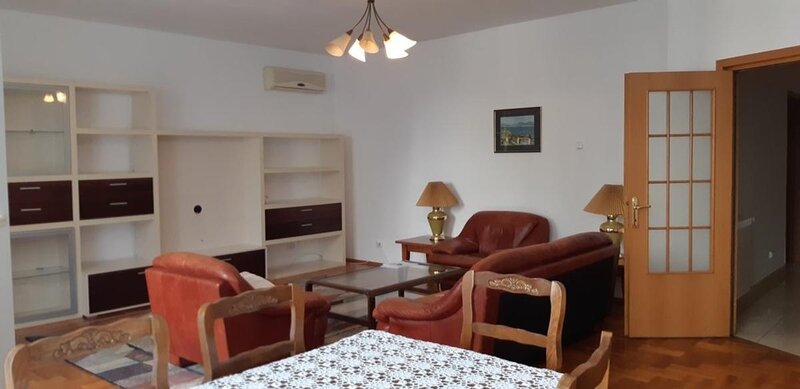 Polona apartament spatios, imobil mic nou