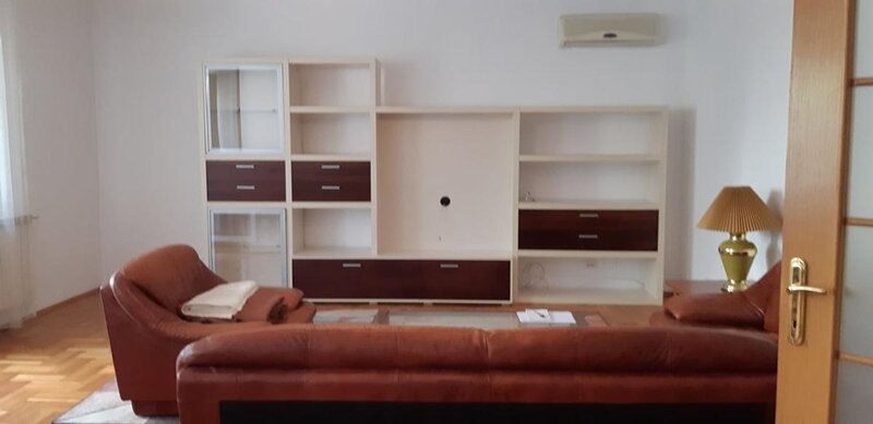 Polona apartament spatios, imobil mic nou