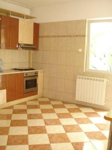 Polona apartament spatios, imobil mic nou